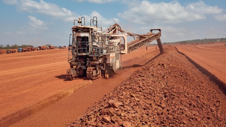 Guinée : la transformation de la bauxite sur place, un enjeu majeur pour l’économie nationale
