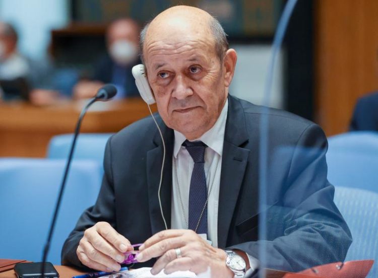 Mali-France : les contours politiques de la convocation de Jean Yves Le Drian par la justice malienne
