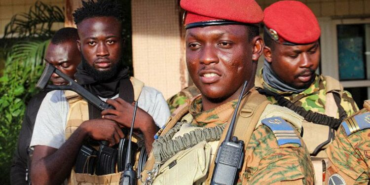 Burkina Faso : le capitaine Ibrahim Traoré prêt à prendre le taureau par les cornes