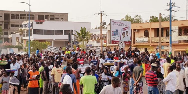 Sahel : la démocratie au rythme des contestations populaires