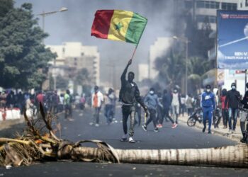 SÉNÉGAL : LE CHAMP POLITIQUE PORTÉ À ÉBULLITION