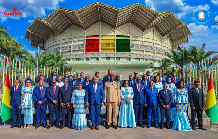 Guinée : La dissolution du gouvernement soulève des interrogations