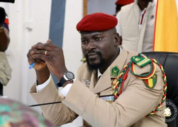 Guinée : Mamadi Doumbouya entre le marteau et l’enclume