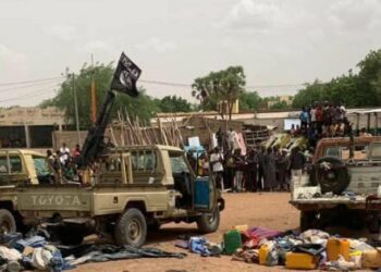 Mali : l’armée repousse des attaques terroristes simultanées
