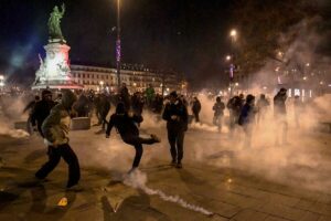 France : l’Élysée affiche sa fermeté après les violences des manifestations