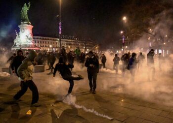 France : l’Élysée affiche sa fermeté après les violences des manifestations